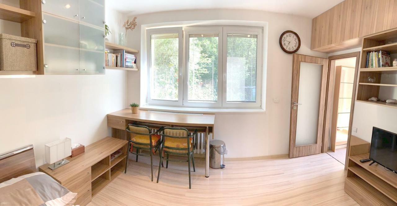 Krasny Apartman U Lesa, Trolejbus Do Centra A Bvv, Parkovani Zdarma Brno Extérieur photo
